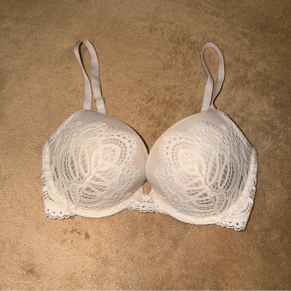 Victoria's Secret Ivory Lace Dream Angels Push-Up Bra